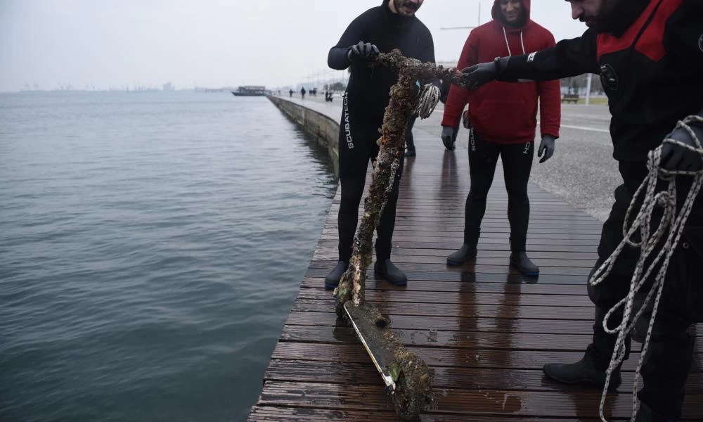 Θεσσαλονίκη: Δεν θα πιστεύετε τι έβγαλαν από τον βυθό οι δύτες